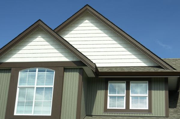 Cost of Vertical Vinyl Siding Repair in Hayward