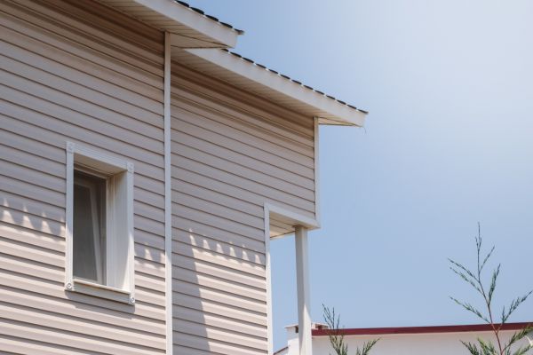 Cost of Vinyl Siding Hole Repair in Hayward